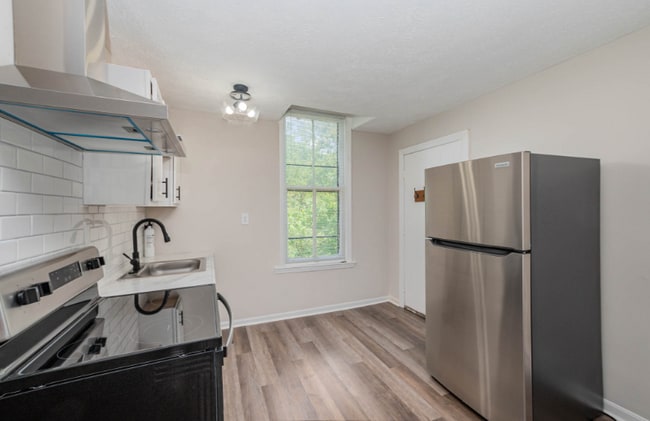 Building Photo - 3030 Cleinview Ave