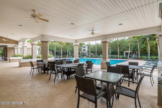 Building Photo - 10550 Baymeadows Rd