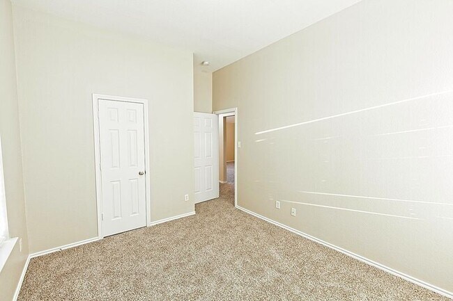 Building Photo - 4009 Hidden Meadow Ct