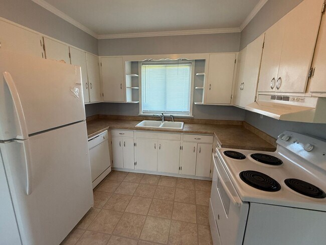 Building Photo - Charming 3 Bedroom, 2 Bath Home with Large Attached Shop in South Dalton