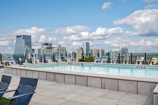 Building Photo - 1212 Demonbreun St