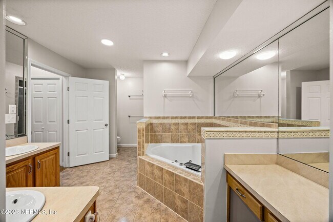 Building Photo - 6218 Hunters Ln