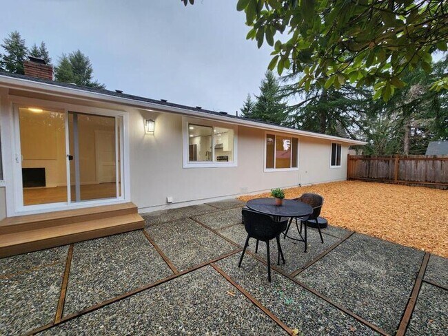 Building Photo - 14219 NE 64th Ct