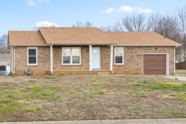 Building Photo - Nice home located next to Fort Campbell