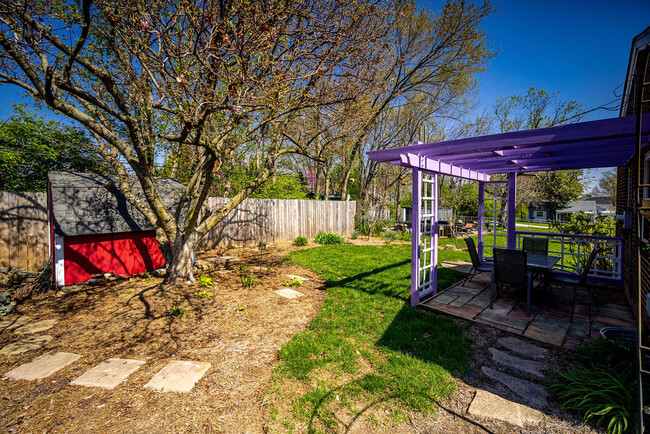 Building Photo - 1128 Exter Dr