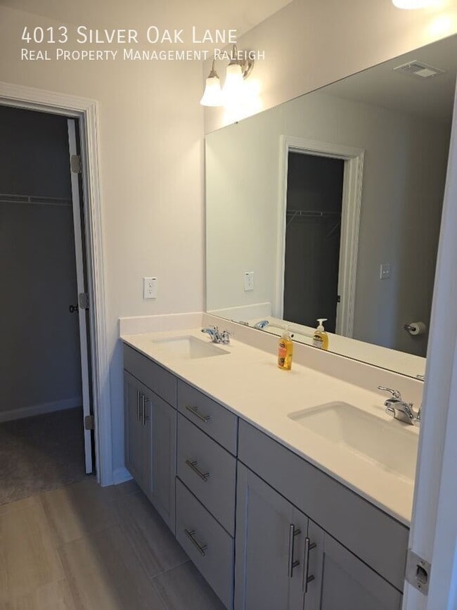 Building Photo - 4013 Silver Oak Ln