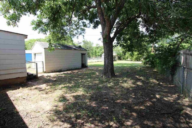 Building Photo - 1640 Hawes Ave