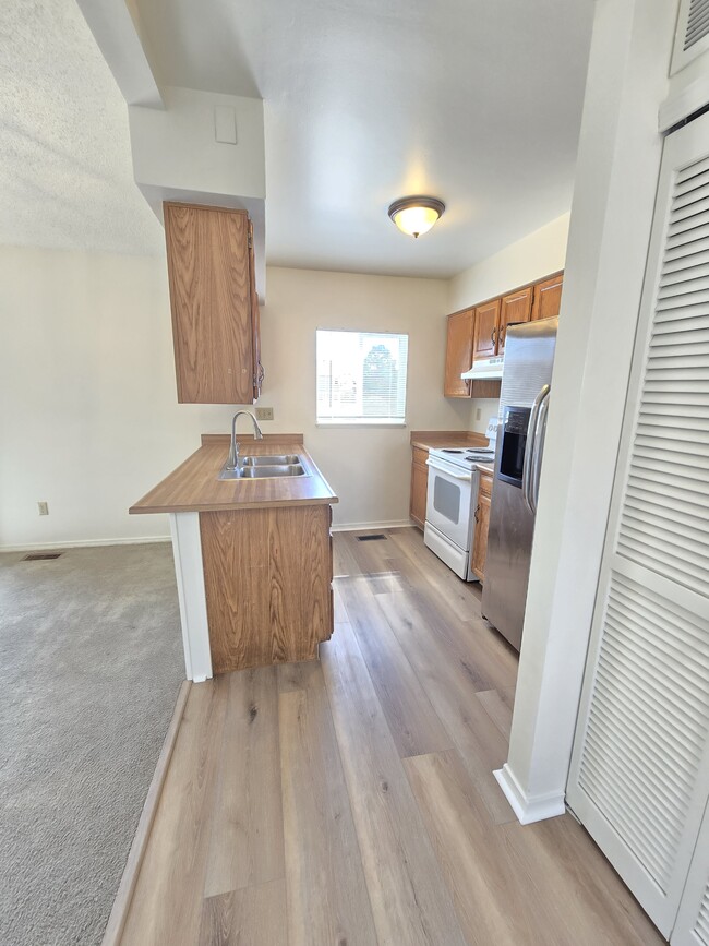 Building Photo - 3995 Beltana Dr