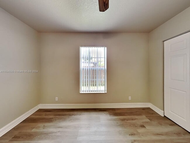 Building Photo - 211 NE 24th Ave