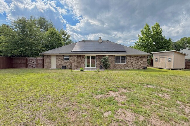 Building Photo - AVAILABLE NOW! (Pet Friendly)