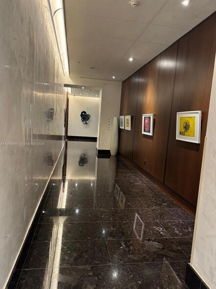 Building Photo - 200 Biscayne Blvd Way