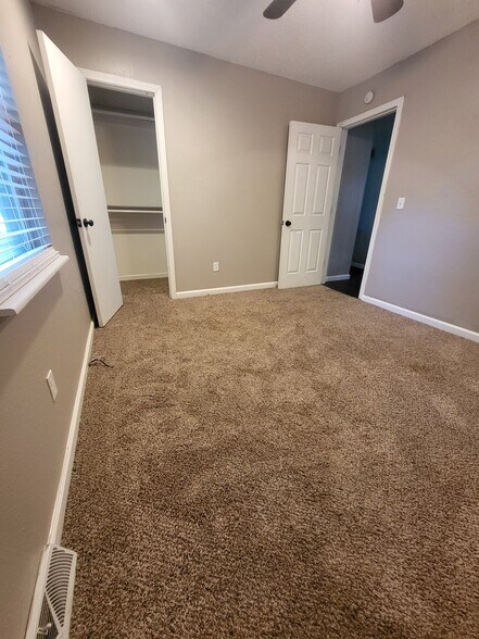 Building Photo - 1210 SE 3rd Ter