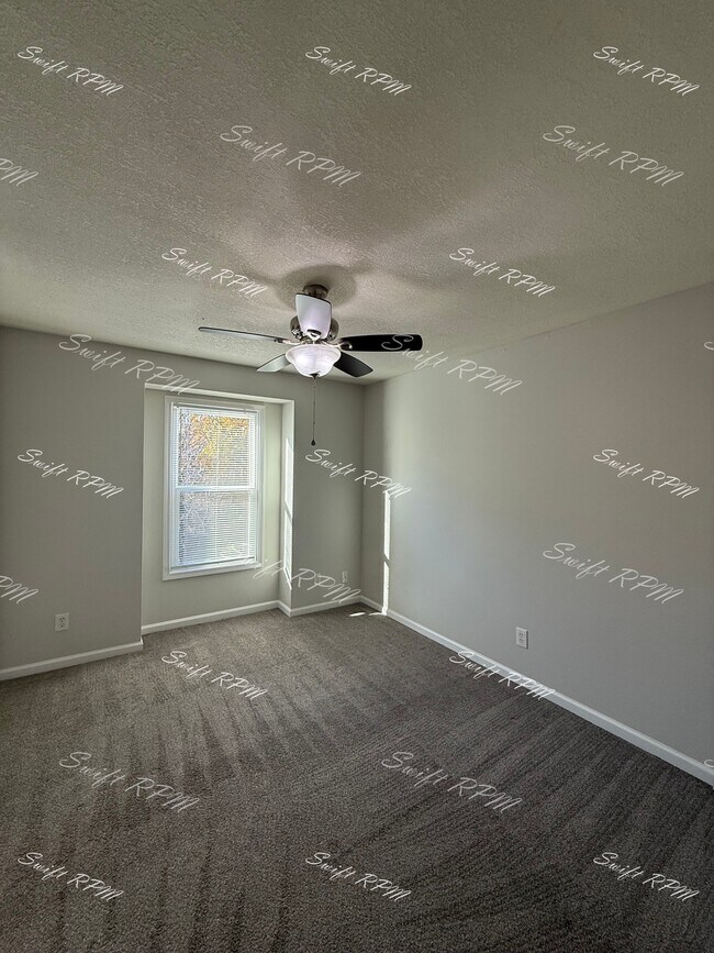 Building Photo - 15602 Maple St