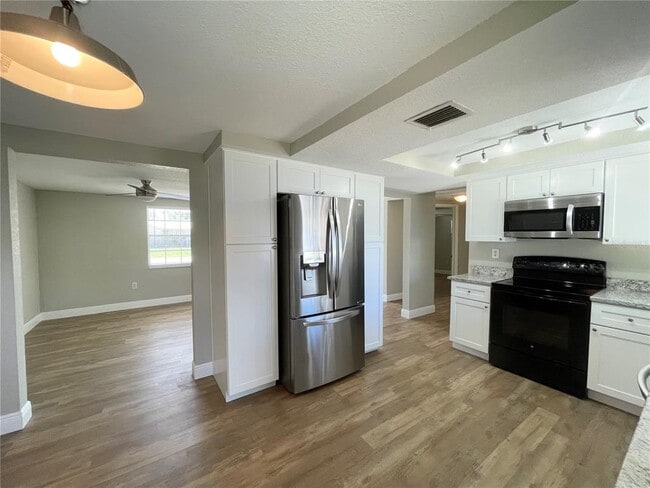 Building Photo - 7553 Cumber Dr