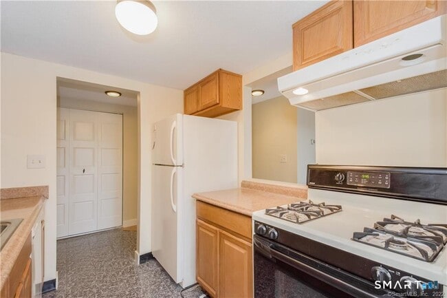 Building Photo - 57 Brookwood Dr