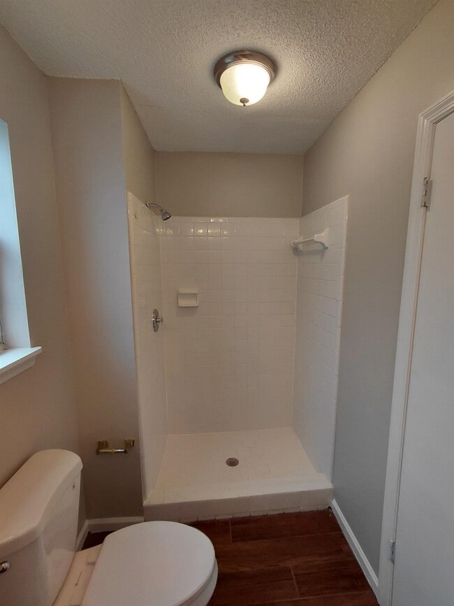 Building Photo - 1347 Lawndale Rd