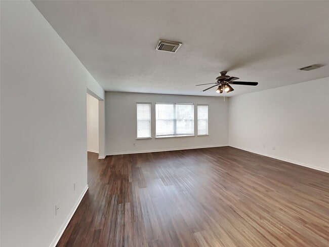 Building Photo - 3719 Pine Lake Dr