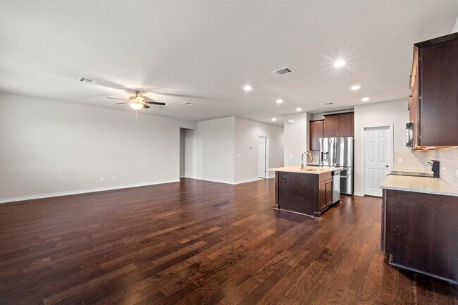 Building Photo - 277 Magna Ln