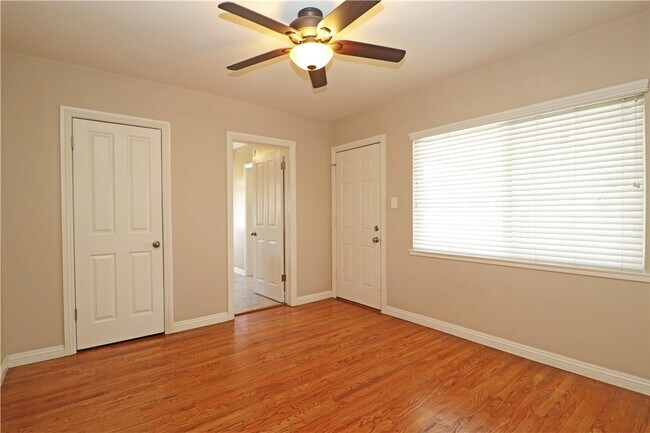 Building Photo - 412 Catalpa Ave