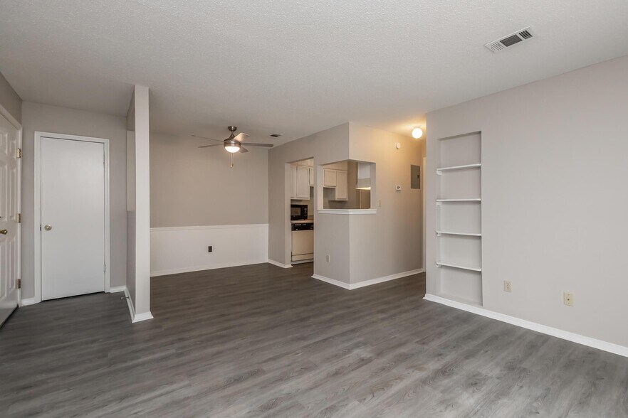 Building Photo - Solis at Gulf Breeze