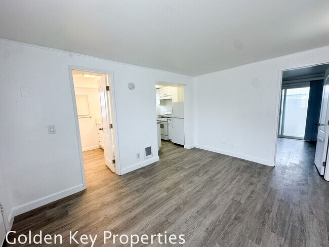 Building Photo - 1BR/1BA Apartment Across From the Beach!