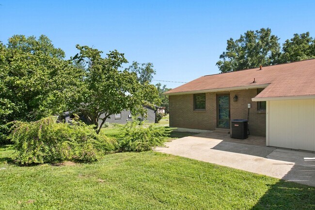 Building Photo - 316 Lorna Dr