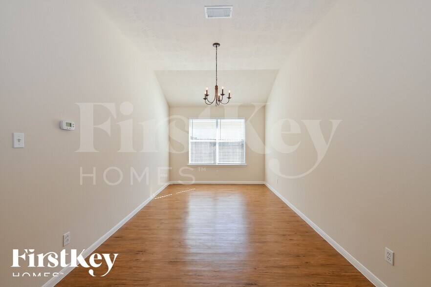 Building Photo - 2506 Fox Water Dr