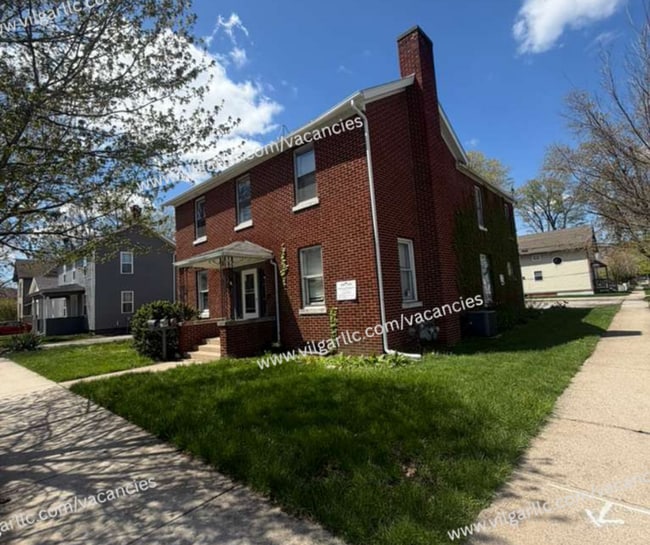 Building Photo - 1201 Maple Ave