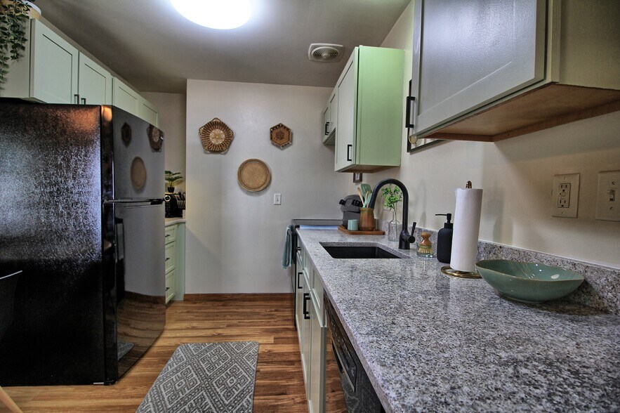 Building Photo - 12049 W Grange Ave