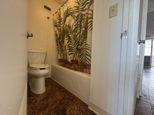 Building Photo - Oceanfront 1 Bedroom, 1 Bath - Makaha Beach Cabanas (Unfurnished)