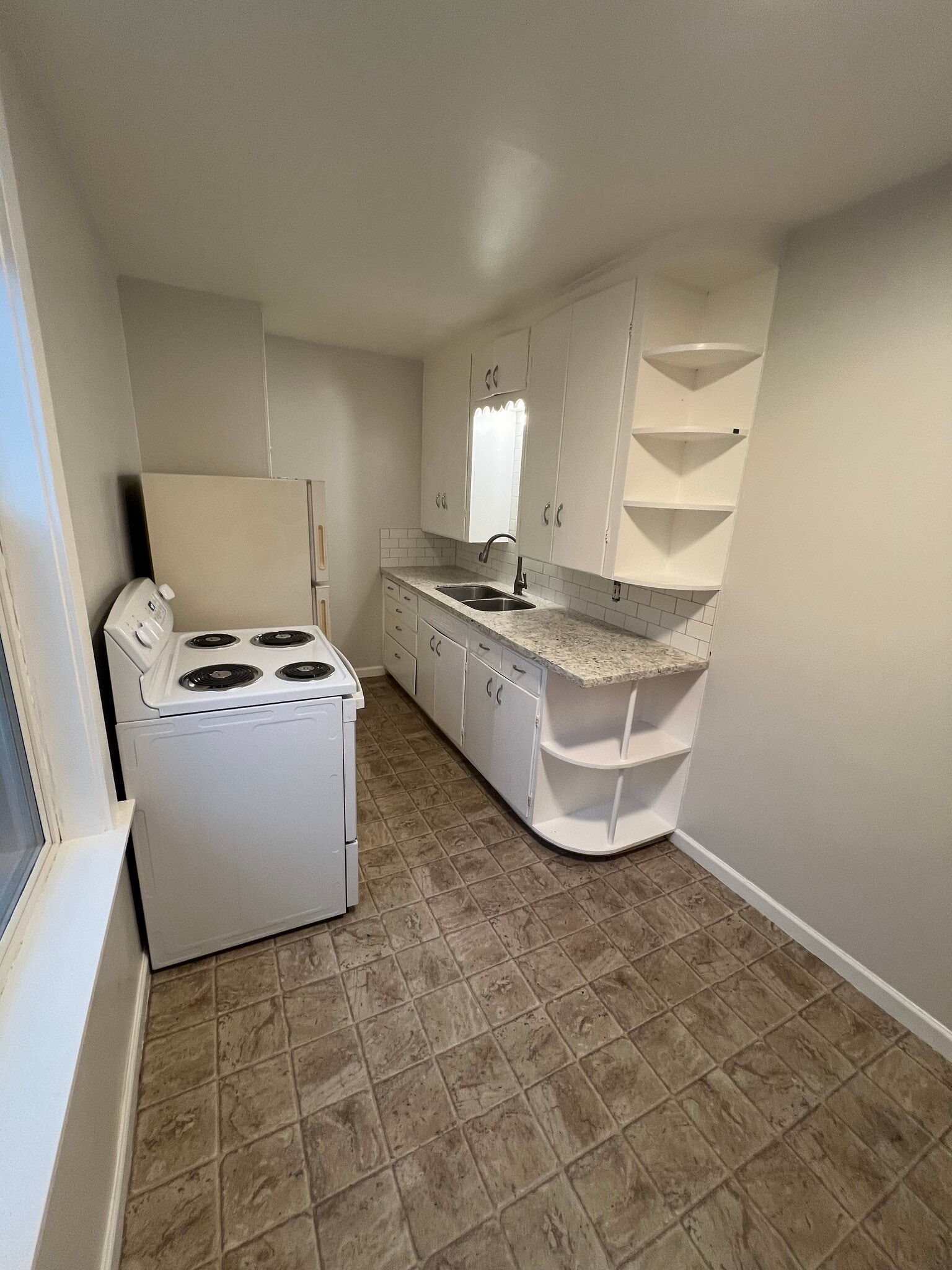 Granite counter tops and plenty of storage space - 620 6th Ave