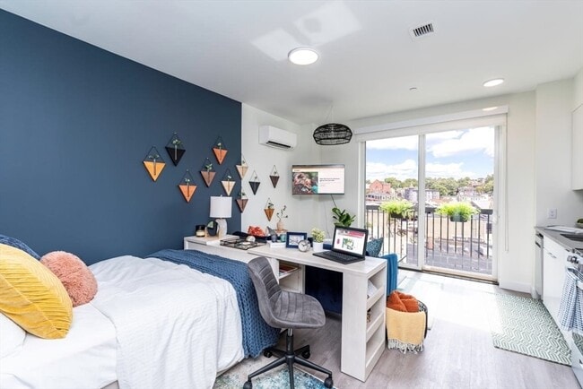 Primary Photo - 3 Hawkins St