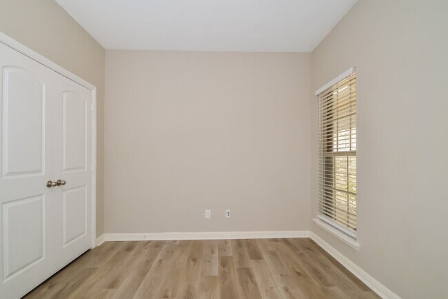 Building Photo - 1717 Nightingale Dr