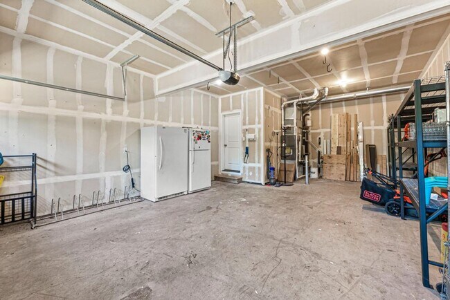 Building Photo - Fully Furnished 5-Bedroom Horizon Pointe H...