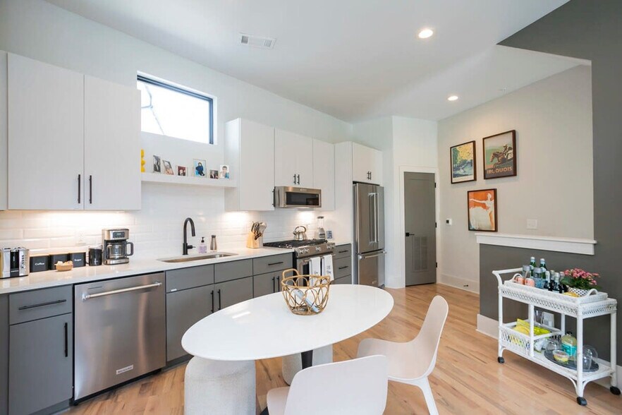 Building Photo - 1700 19th Ave S