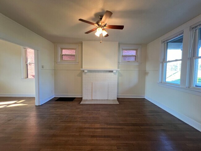 Primary Photo - Now showing 2BR 1 Bath Townhouse!