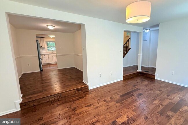 Building Photo - 10100 Walnut Wood Ct