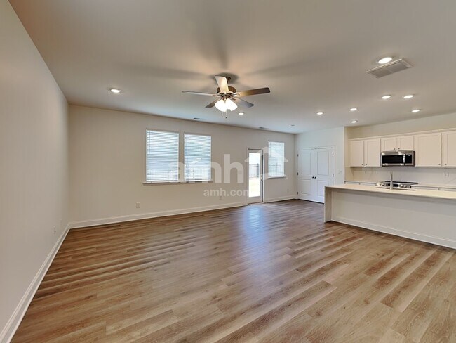 Building Photo - 1036 Highland Walk