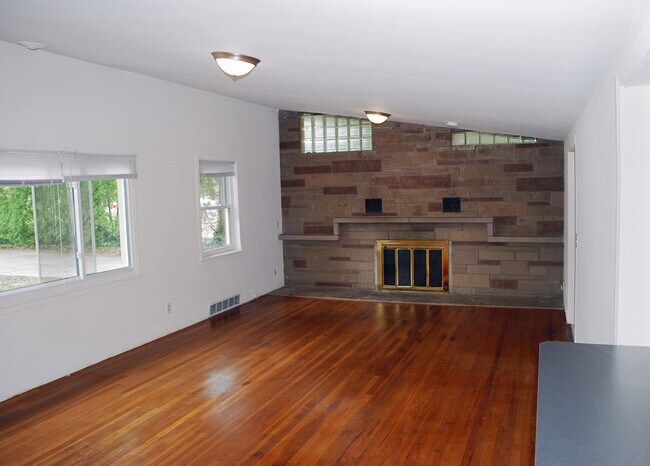 Building Photo - 1415 E Hunter Ave