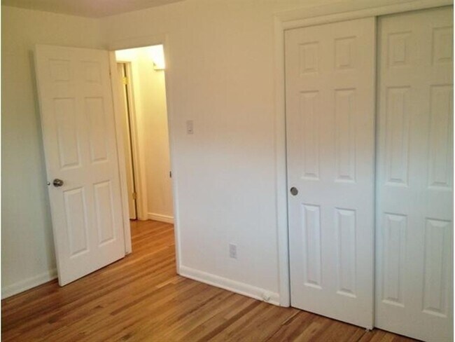 Building Photo - Charming 4BR House in Edgewater