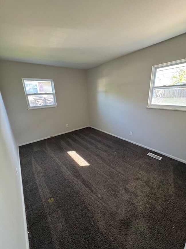 Building Photo - 6932 Balsam Ln