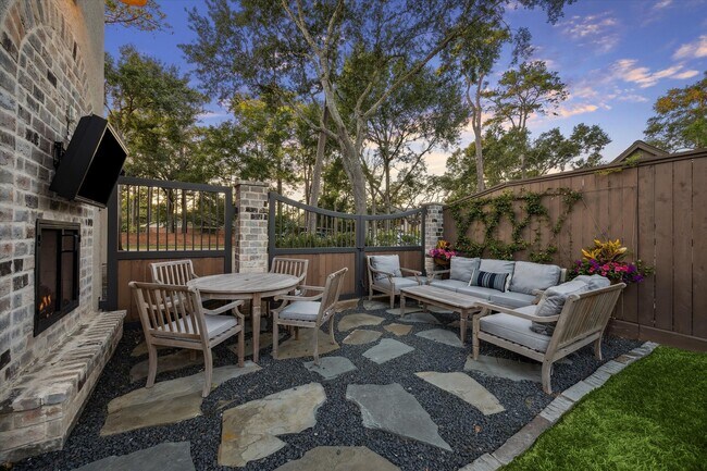 Building Photo - 20 Lacewood Ln