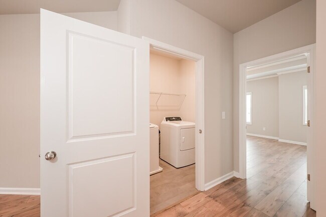 Building Photo - 1200 Spring Marsh Ct NE