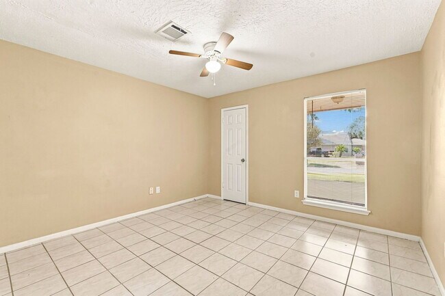 Building Photo - 703 Conestoga Cir