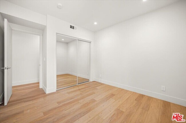 Building Photo - 1752 N Van Ness Ave