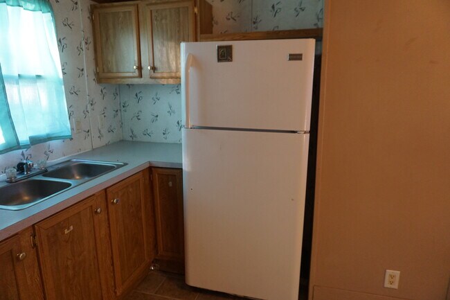 Building Photo - 410 S Elm St