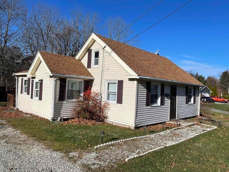 Building Photo - 7 Central