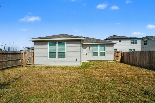 Building Photo - Beautifully Maintained Single-Story Home i...