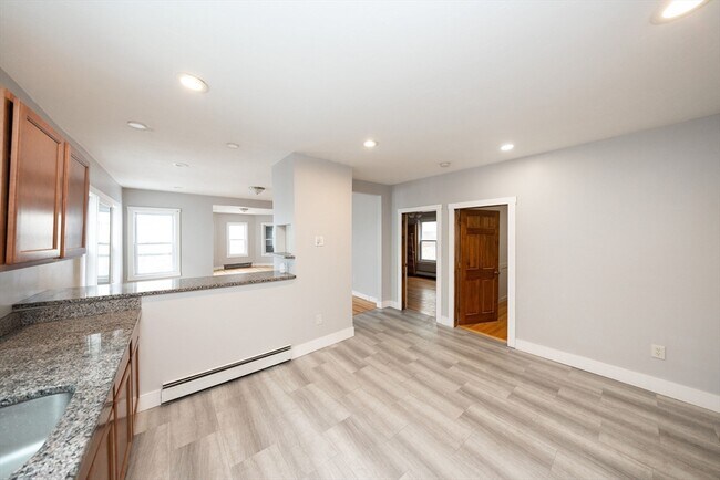 Building Photo - 10 Alpine St