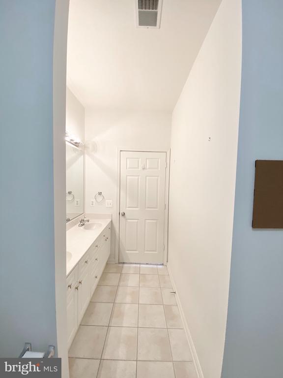 Building Photo - 2663 Manhattan Pl